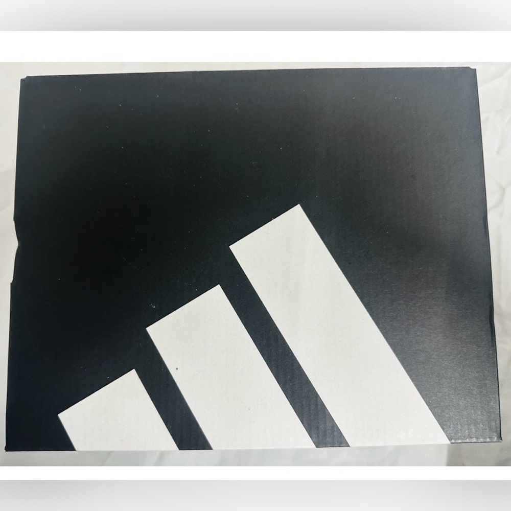 Adidas Kids Sneakers,unisex size 13 .New with box .R14 - Picture 7 of 8